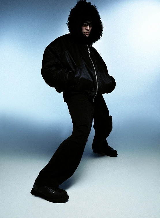 Двусторонний бомбер JUUN.J Cropped Faux Fur Reversible MA-1 Black