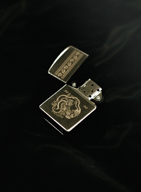 Зажигалка MAHARISHI 1376 Thar Dragon Engraved Zippo Silver