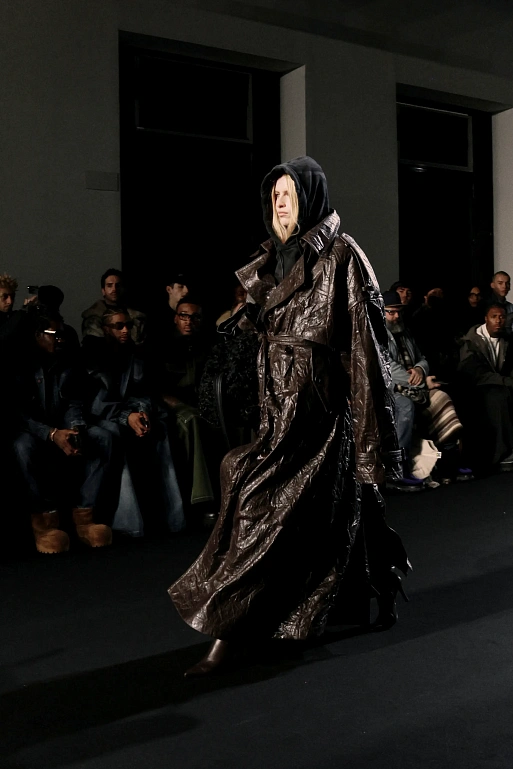 Juun.J FW’25 — новое исследование «уличного пошива» и современной классики