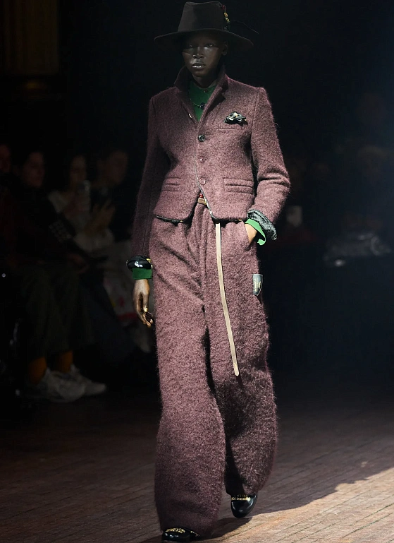 Двадцать лет спустя: всё те же источники вдохновения в юбилейной коллекции Undercover FW’25