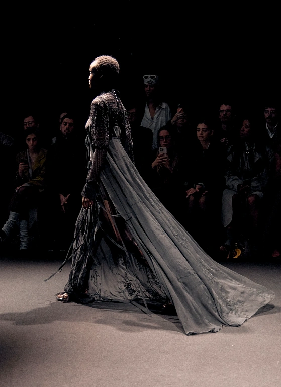 Романтика во мраке: показ Ann Demeulemeester SS’26