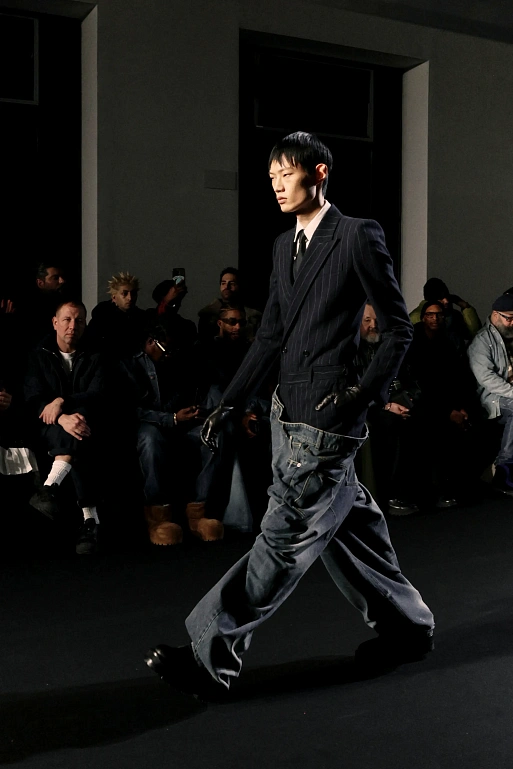 Juun.J FW’25 — новое исследование «уличного пошива» и современной классики