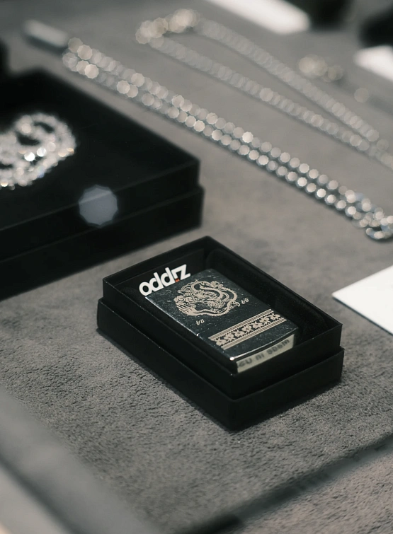 Зажигалка MAHARISHI 1376 Thar Dragon Engraved Zippo Silver