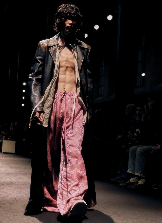 Романтика во мраке: показ Ann Demeulemeester SS’26