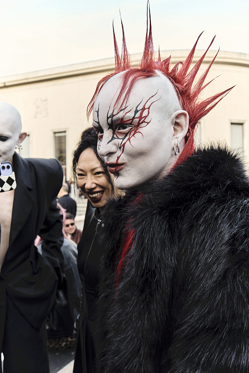 Стритстайл Rick Owens SS’26 у ступеней Токийского Дворца