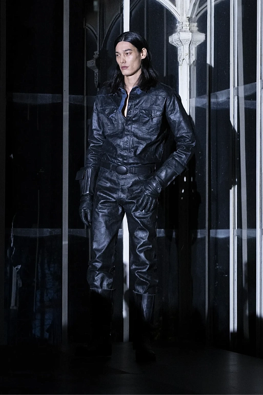 Показ MM6 FW’25 — отсылки к собственному наследию в первой мужской коллекции 