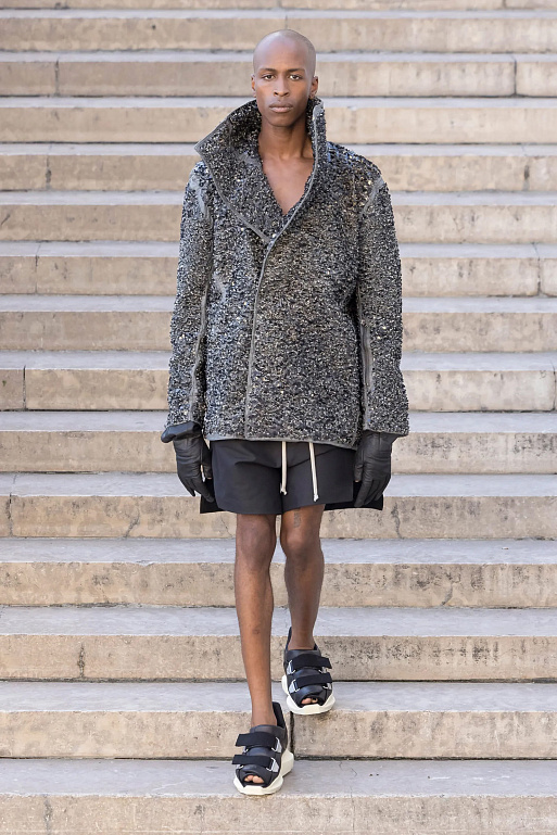 Эффектный ритуал и откровения Rick Owens SS’26