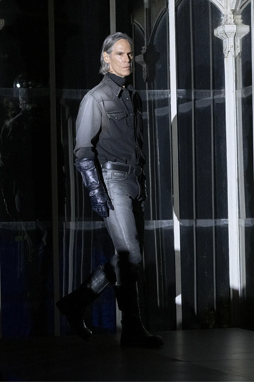 Показ MM6 FW’25 — отсылки к собственному наследию в первой мужской коллекции 