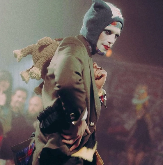 Панк-перформанс и шотландский романтизм в CJL FW’26