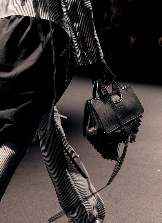 Романтика во мраке: показ Ann Demeulemeester SS’26