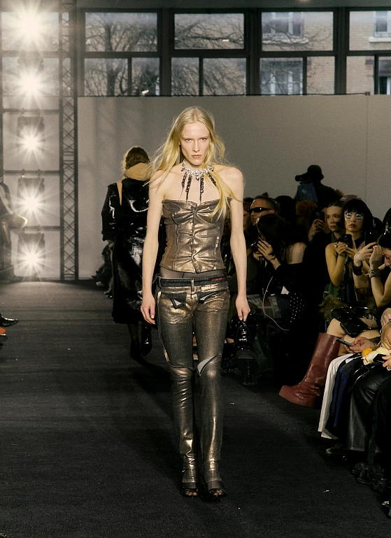 Быть собой или в образе — Ottolinger объединяет идеи на показе FW’25 