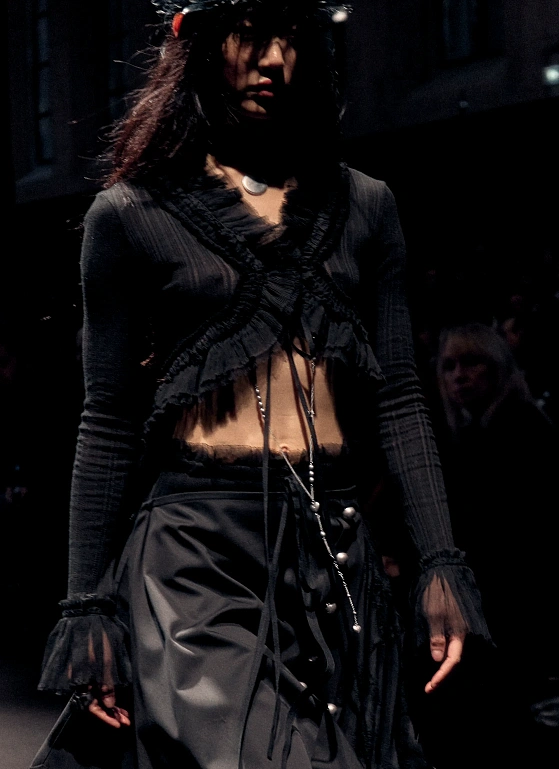 Романтика во мраке: показ Ann Demeulemeester SS’26